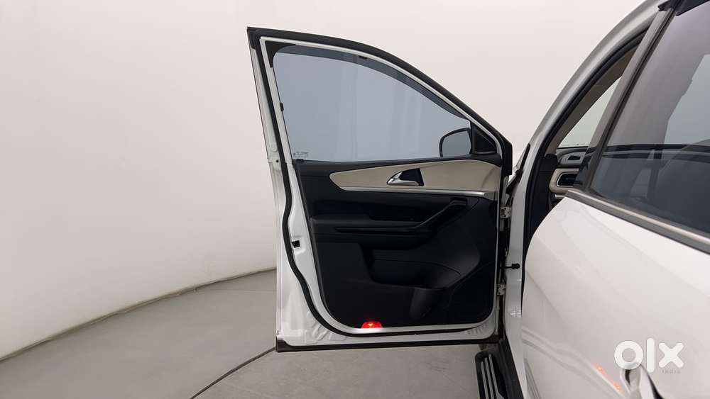 Mahindra Xuv700 2.2 Ax 7 Diesel At Luxury Pack Str, 2023, Diesel