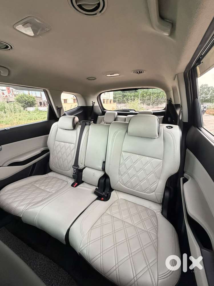 Kia Carens, 2023, Petrol
