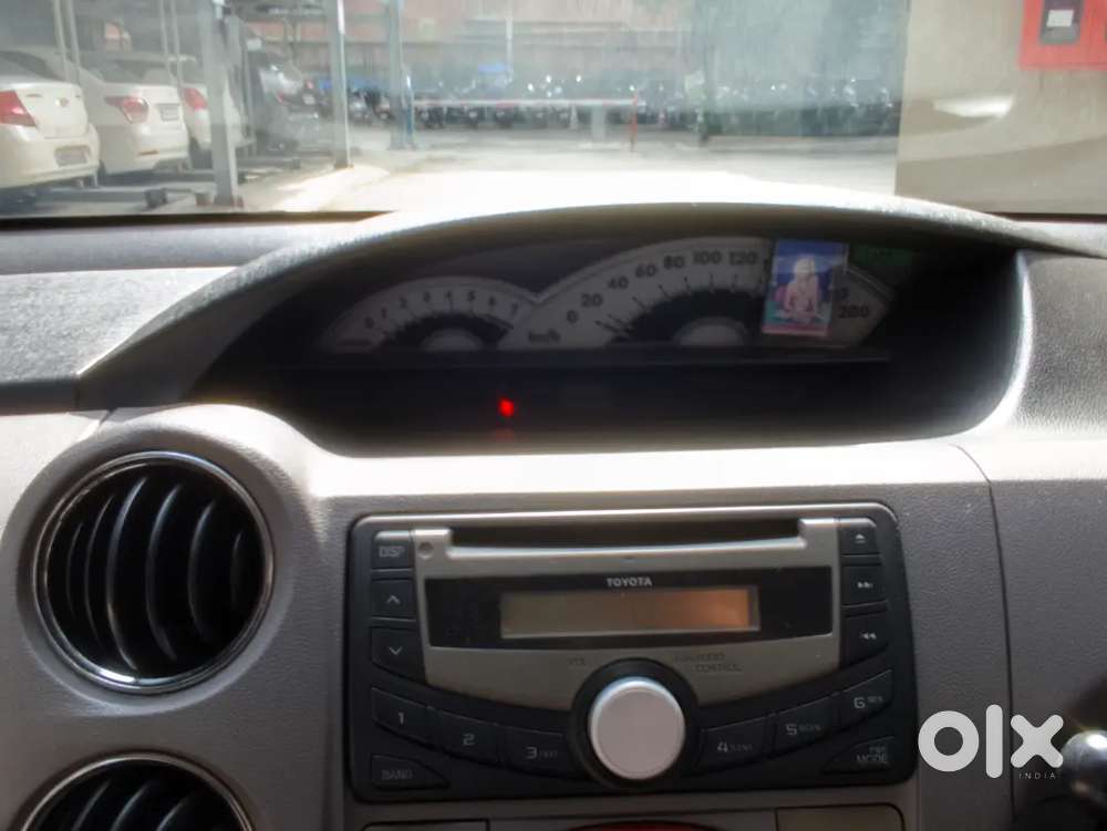 Toyota Etios 1.5 V 2012