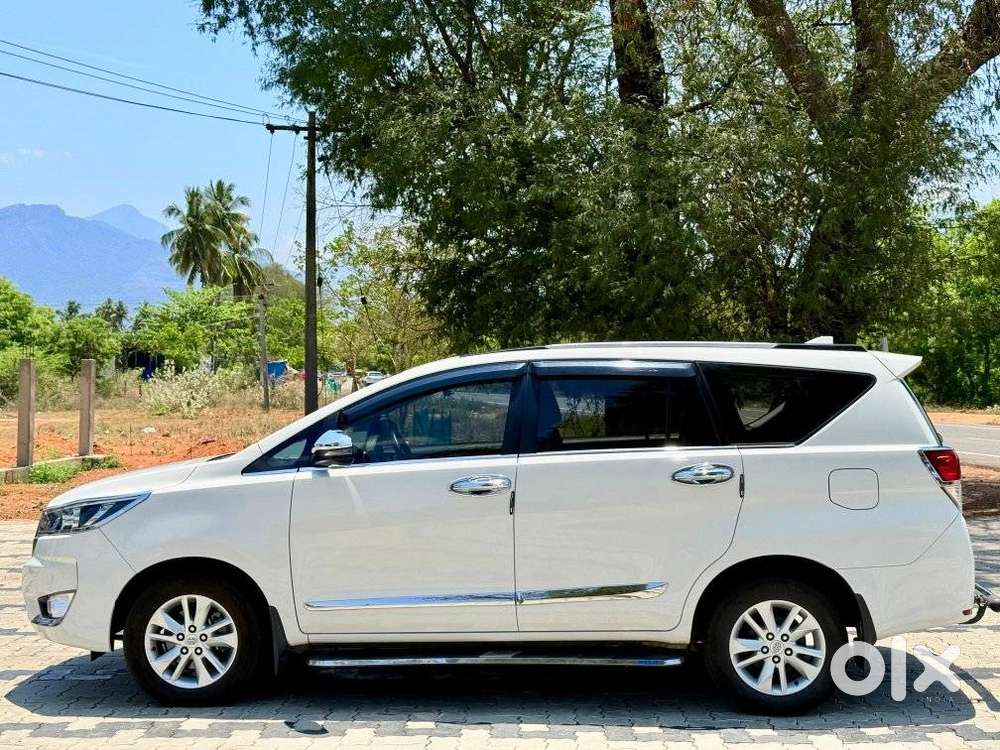 Toyota Innova Crysta 2.4 G Mt 7 Str, 2023, Diesel