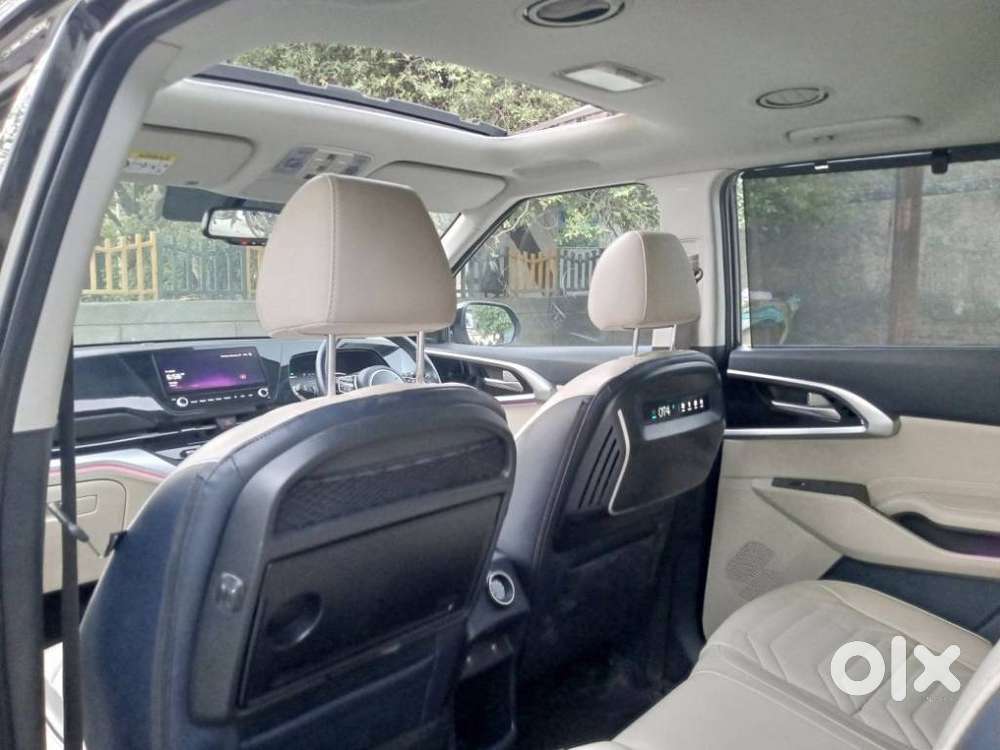 Kia Carens Luxury (o)1.5 Turbo Petrol Dct 7 Str, 2023, Petrol