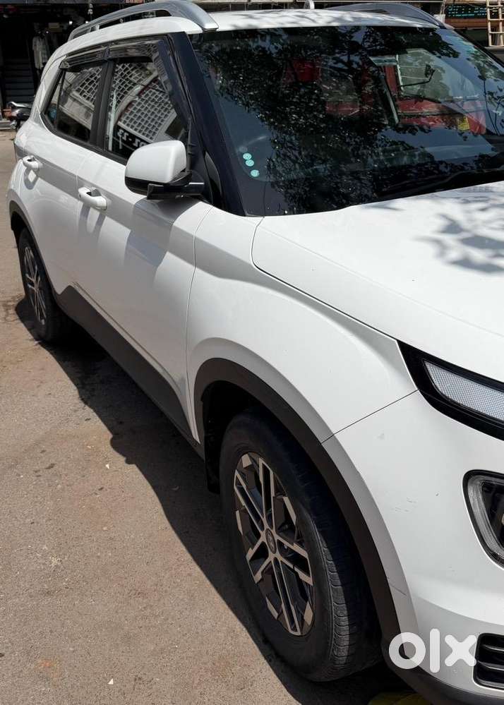 Hyundai Venue 2023 Diesel Well Maintained