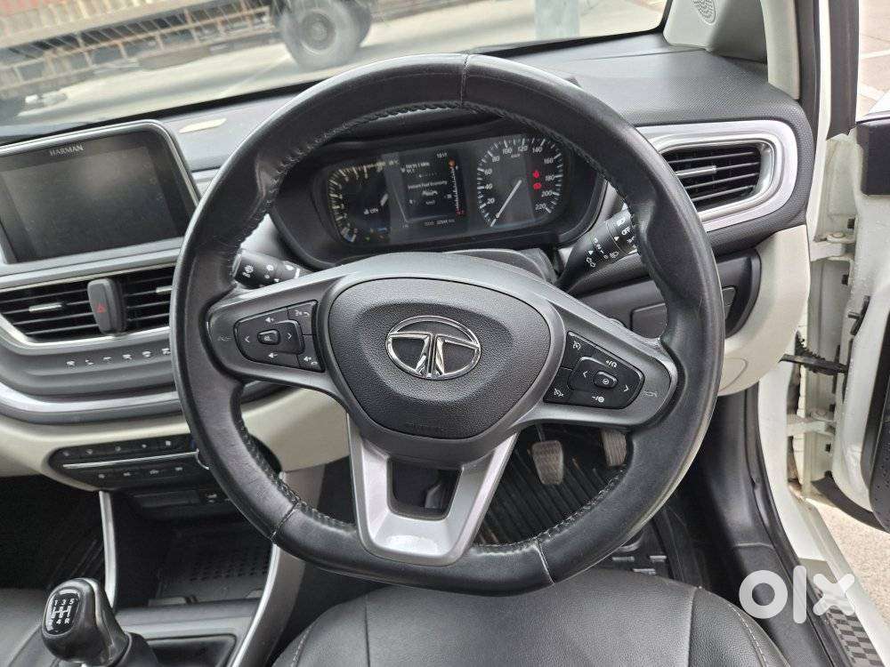Tata Altroz Xz Plus (s), 2023, Petrol