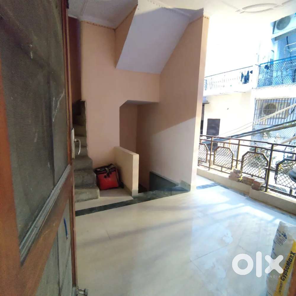 SPACIOUS 3BHK FLAT FOR RENT IN MAIN ARYA SAMAJ MARKET