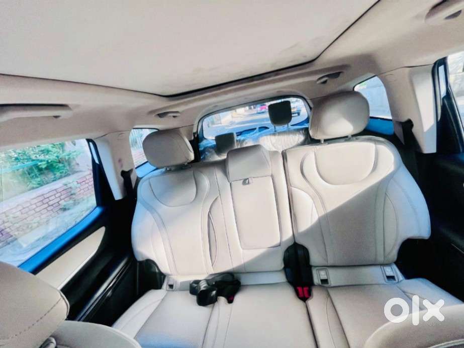 Mahindra Xuv700 2.0 Ax 7 Petrol At Str, 2023, Petrol