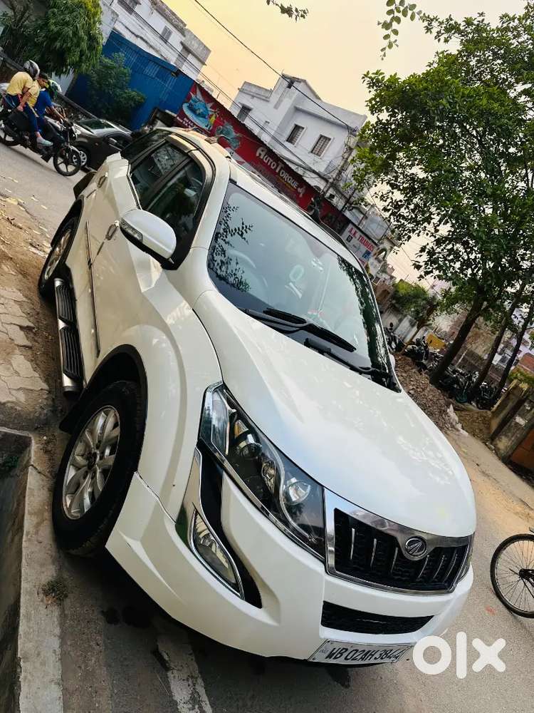 Very Good Condition Car Xuv. W10 Sunroof