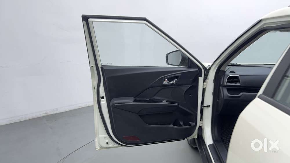 Mahindra Xuv300 W8 Amt Optional Diesel, 2023, Petrol