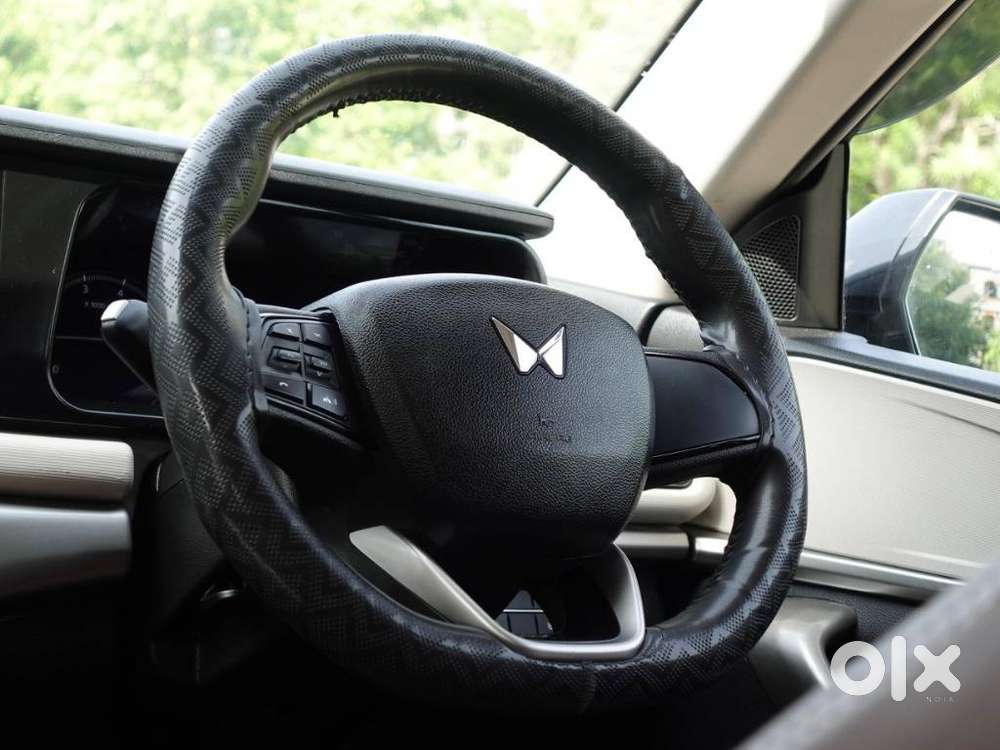 Mahindra Xuv700 2.0 Mx Petrol Mt 5 Str, 2024, Petrol