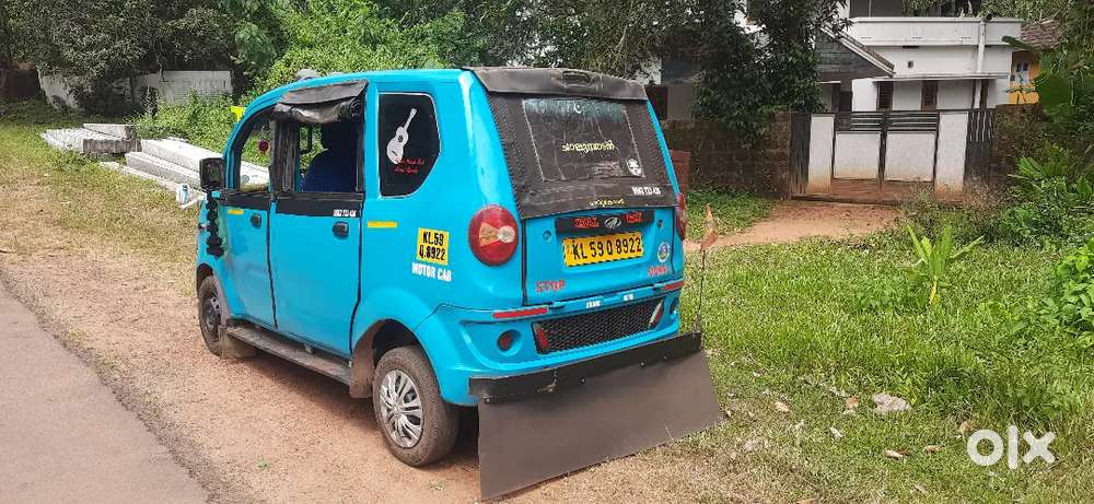 Maheendra Jeeto Mini Van