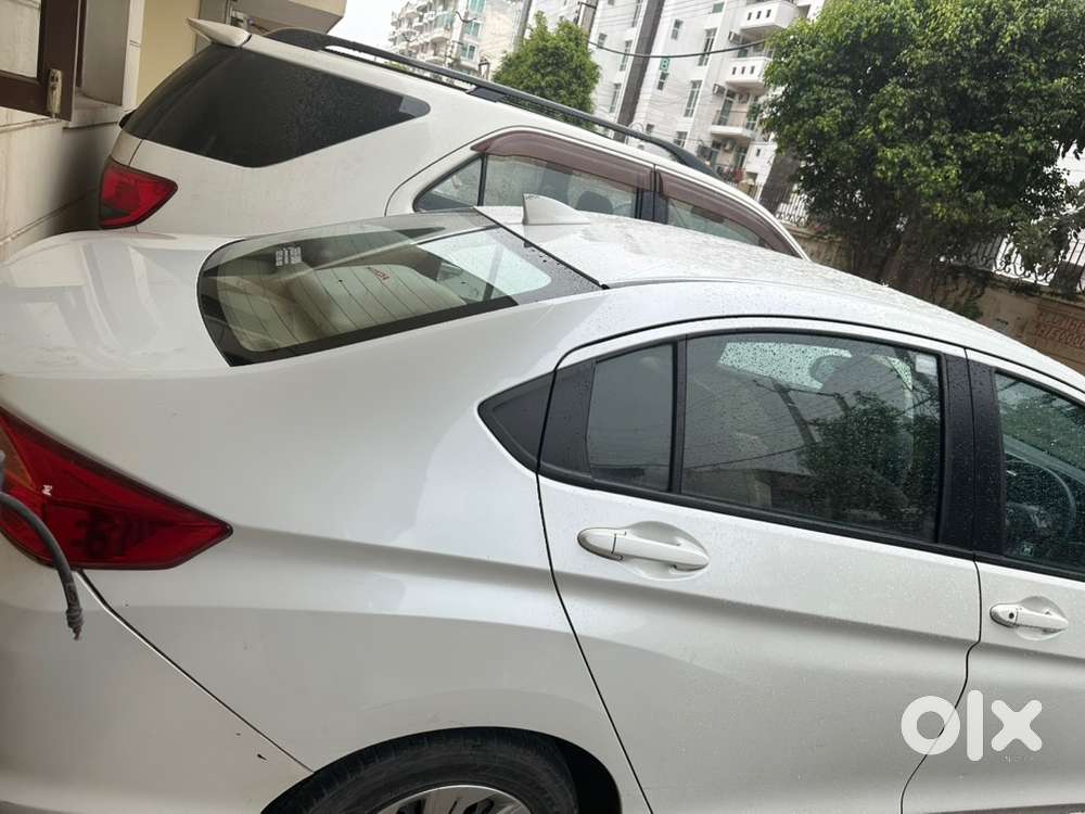Honda City 2017 Diesel 40900 Km Driven Delhi Registration.