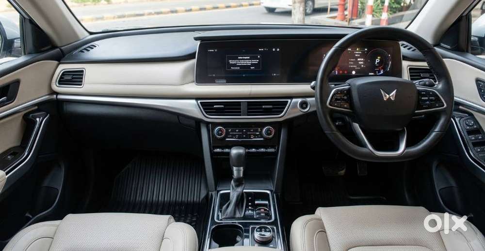 Mahindra Xuv700 2.0 Ax 7 Petrol At Luxury Pack Str, 2023, Petrol