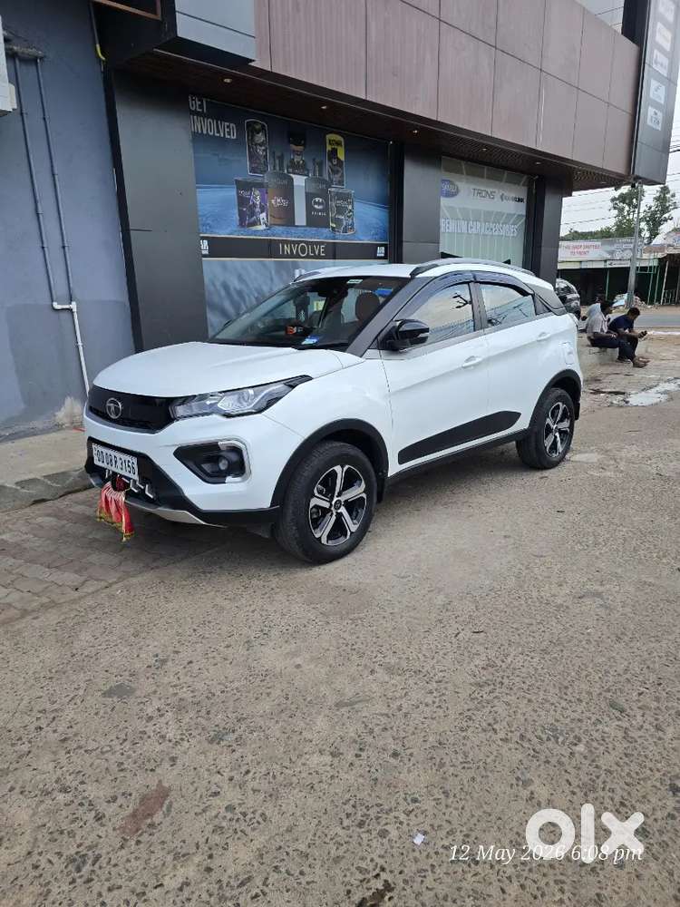 Tata Nexon Xz Plus S Petrol With Sunroof