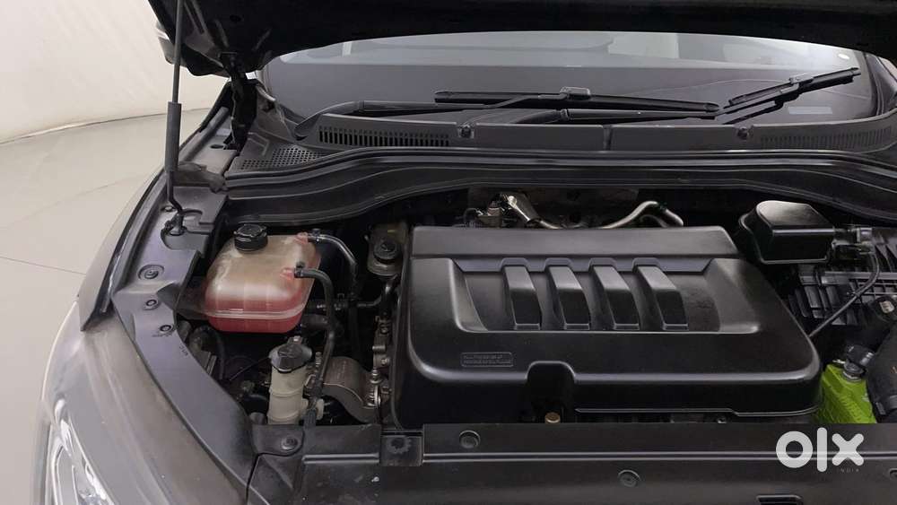 Mahindra Xuv700 2.2 Ax 7 Diesel At Luxury Pack Str, 2021, Diesel