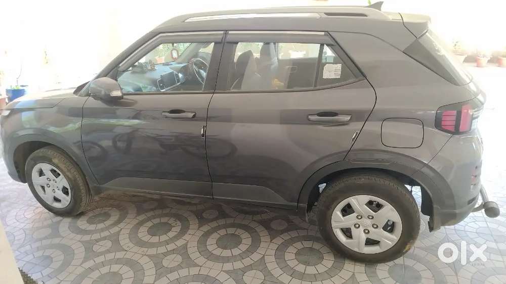 Hyundai Venue 2022 Petrol 35852 Km Driven With Subroof