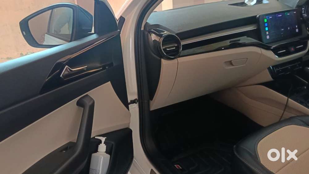 Skoda Slavia 1.0 Ambition Tsi At, 2025, Petrol