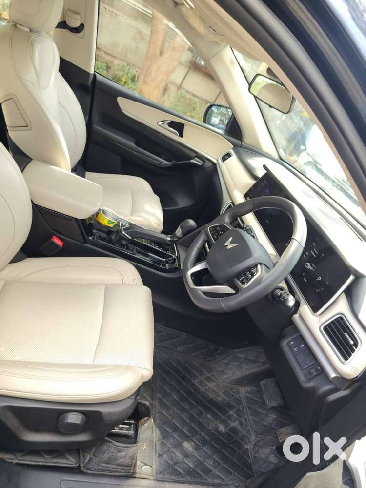 Mahindra Xuv700 Ax7 Petrol At 7-seater