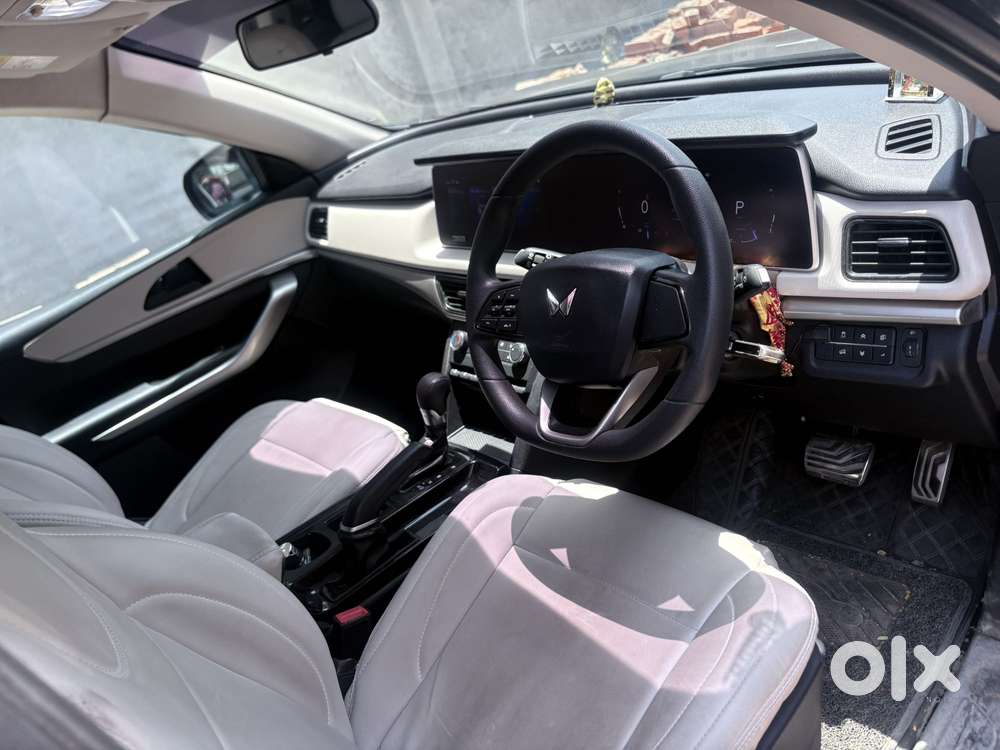 Mahindra Xuv700 2.2 Ax 3 Diesel At 5 Str, 2023, Diesel