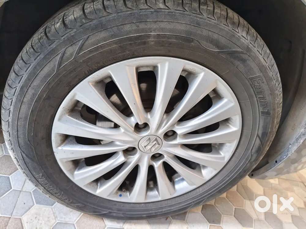 1.maruti Suzuki Ciaz 2017-18 Cng & Hybrids 72500 Km Driven