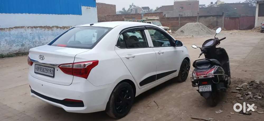 Hyundai Xcent White Colour