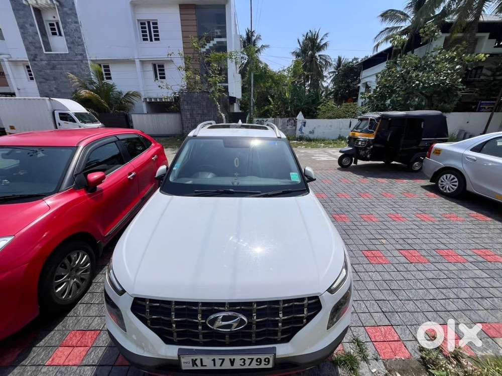 Hyundai Venue 2021 Petrol Well Maintained