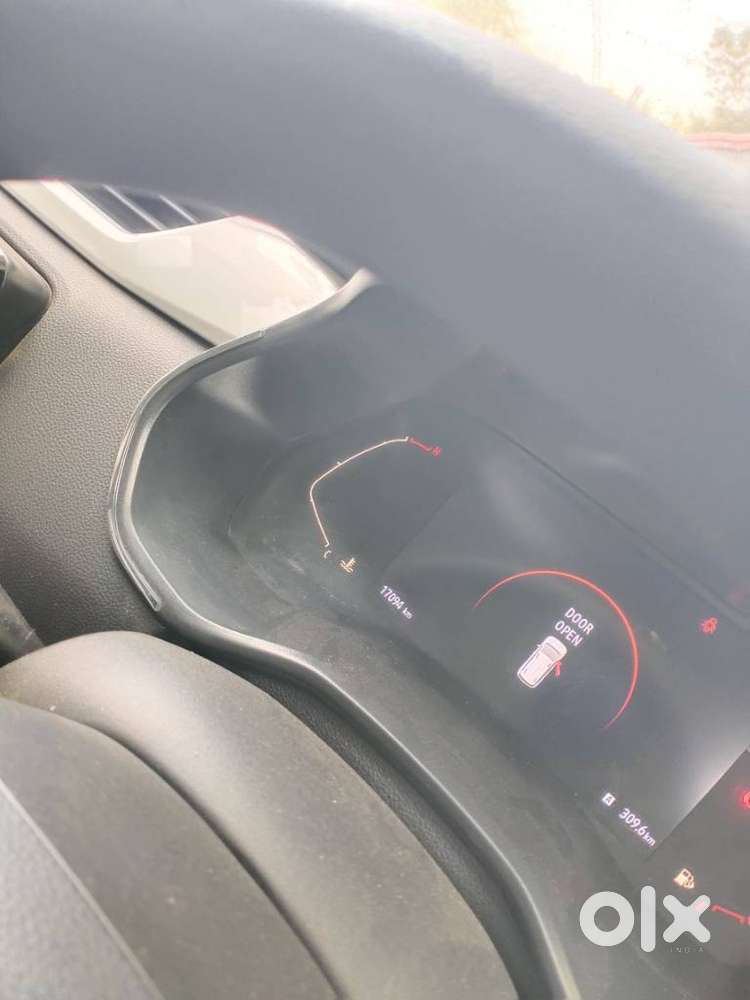 Renault Triber Rxz, 2024, Petrol