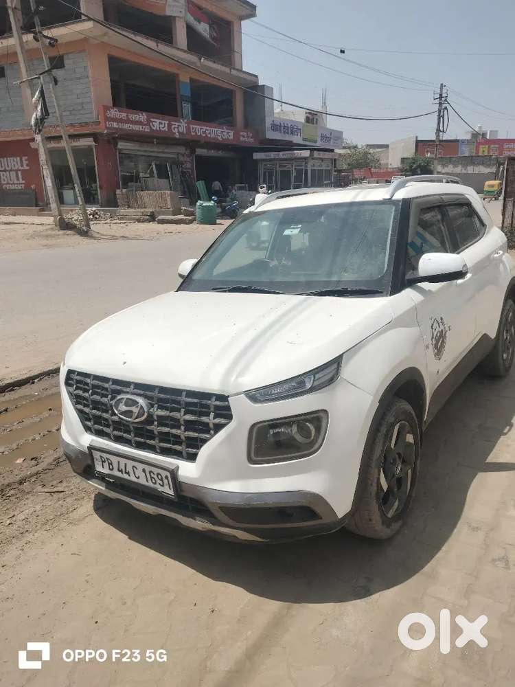 Hyundai Venue 2021 Petrol 60450 Km Driven