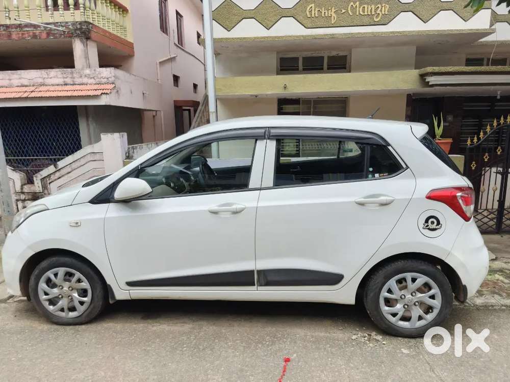 Hyundai Grand I10 Sportz 2017 Dual Tone