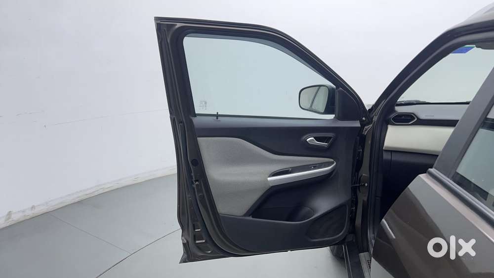 Nissan Magnite Xv Turbo, 2022, Petrol