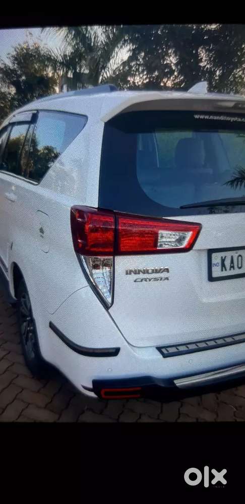Innova Crysta 2022