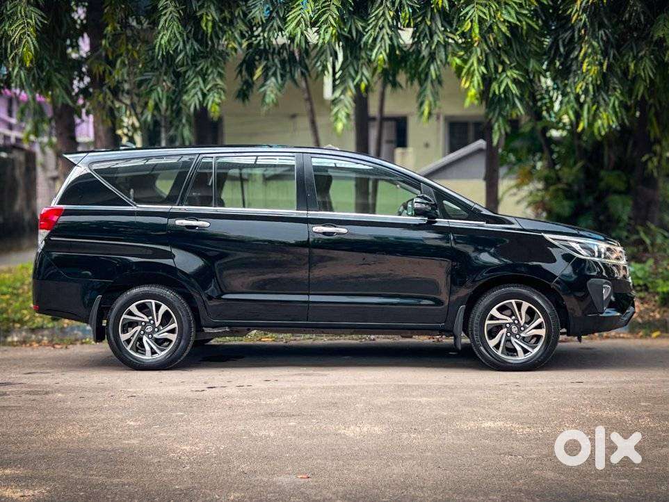 Toyota Innova Crysta 2.4 V 8 Str, 2022, Diesel