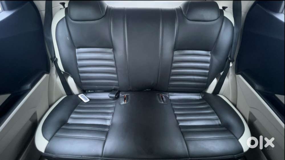 Mahindra Xuv300 1.2 W6 Amt Petrol, 2023, Petrol