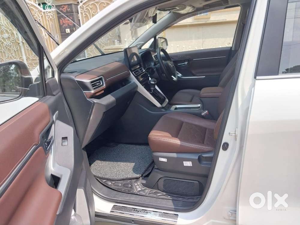 Toyota Innova Hycross 2.0 Zx (o) Hybrid 7 Str, 2024, Petrol