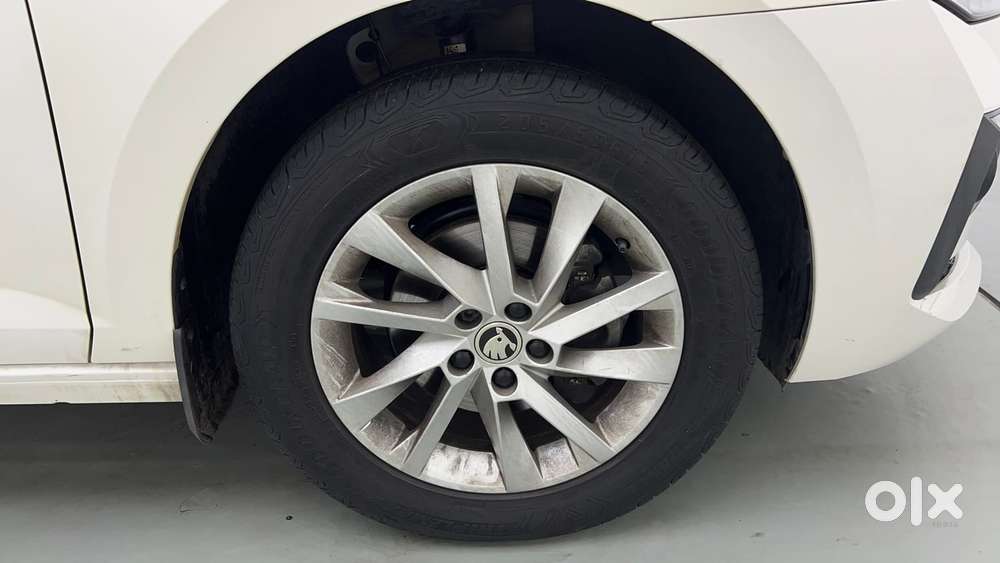 Skoda Slavia Ambition 1.0l Tsi At, 2022, Petrol