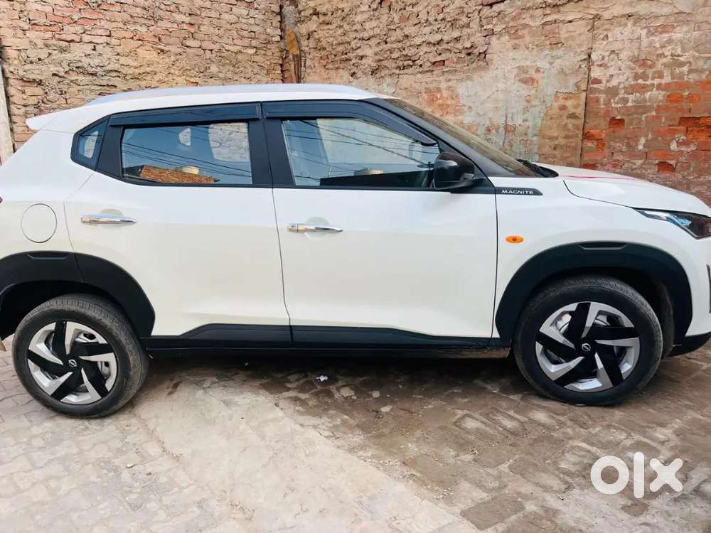 Nissan Magnite 1.0 Xv 2025 Model