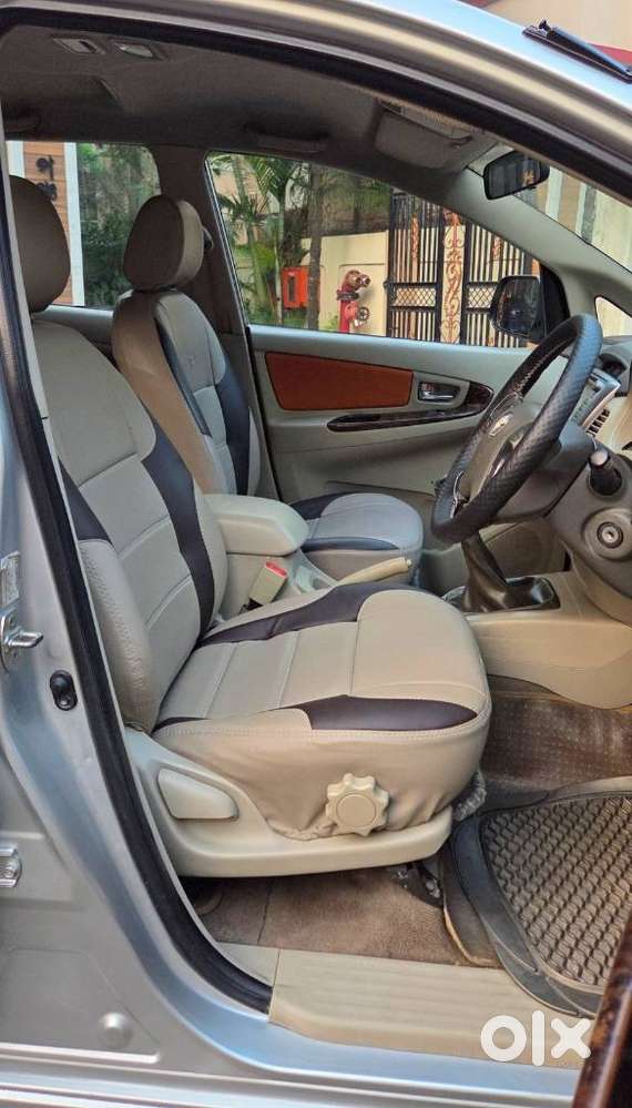 Toyota Innova 2.5 Vx 8 Seater Bs Iv, 2015, Diesel