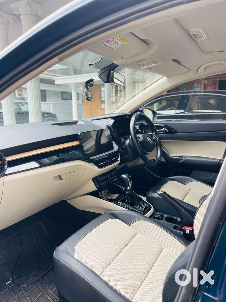 Skoda Slavia 1.0 Tsi Style At, 2023, Petrol