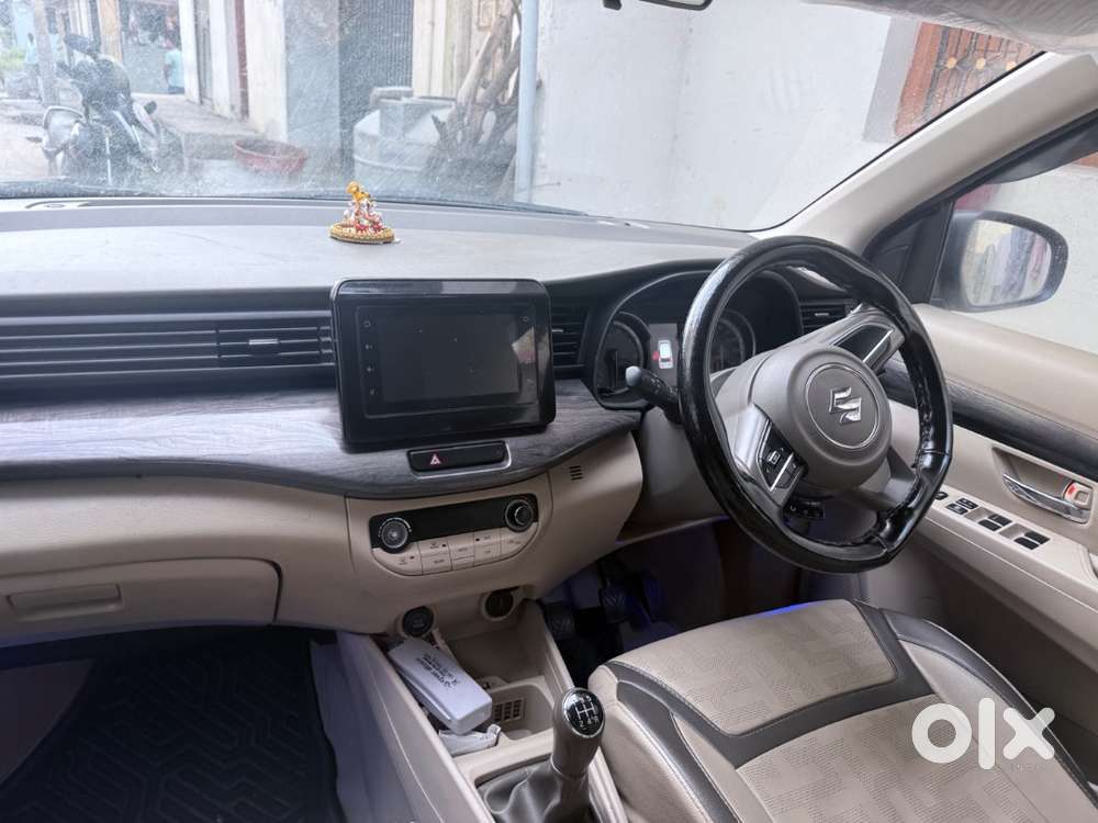 2. 5 Year Old , Ertiga Zxi ( Cng +petrol )