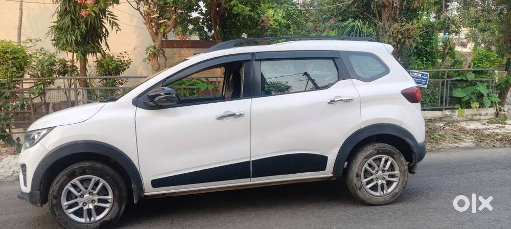 Renault Triber Rxt, 2022, Petrol