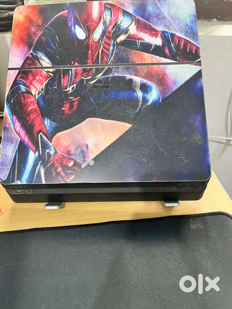 PS4 1TB + Uncharted 4  Disc + Spider-Man Theme | 1 Controller