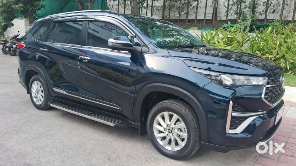 Toyota Innova Hycross 7s Option, 2025, Petrol
