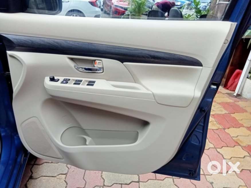 Maruti Suzuki Ertiga Zxi Shvs, 2022, Petrol