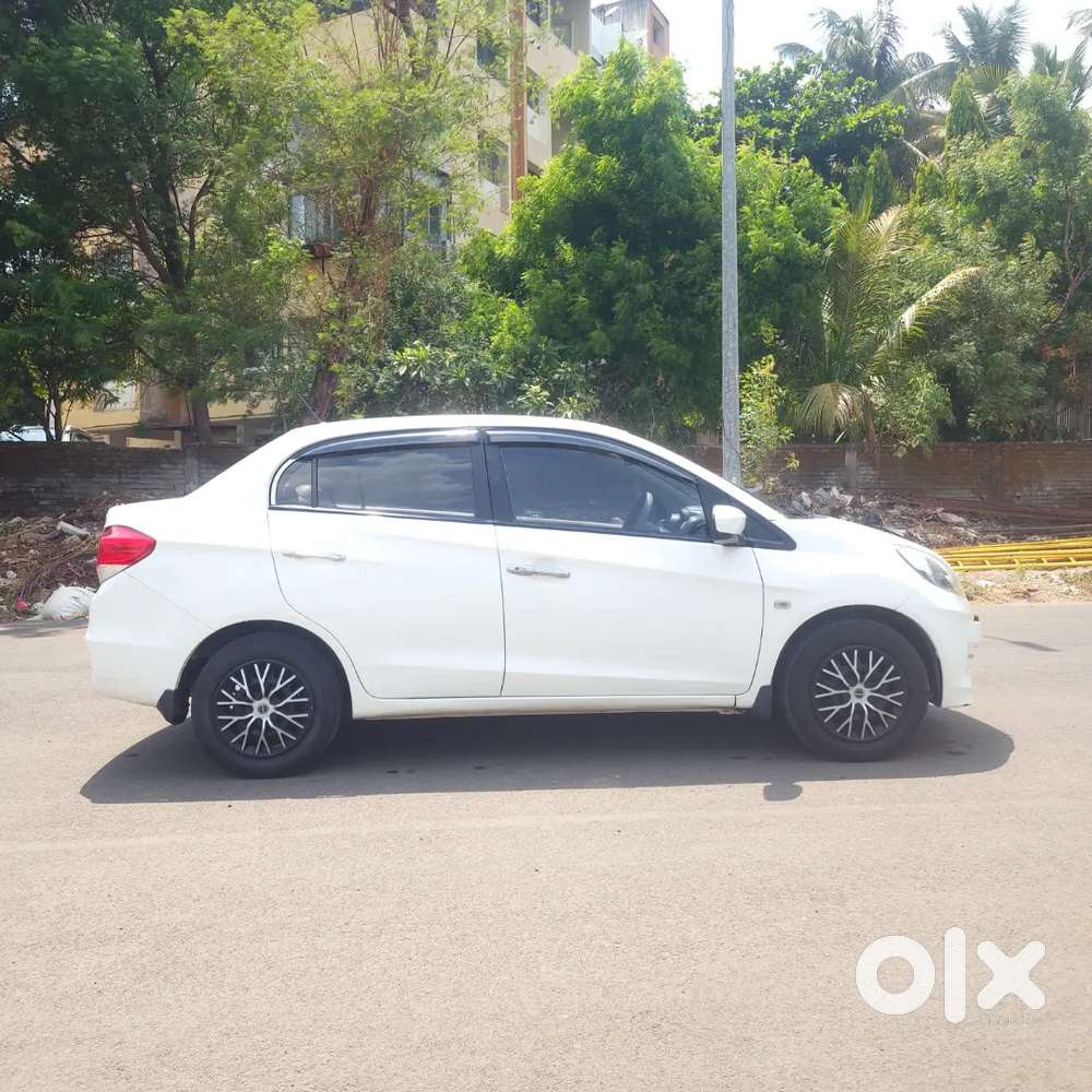 Honda Amaze 2014 (cng + Petrol) Reliable & Fuel-efficient..!