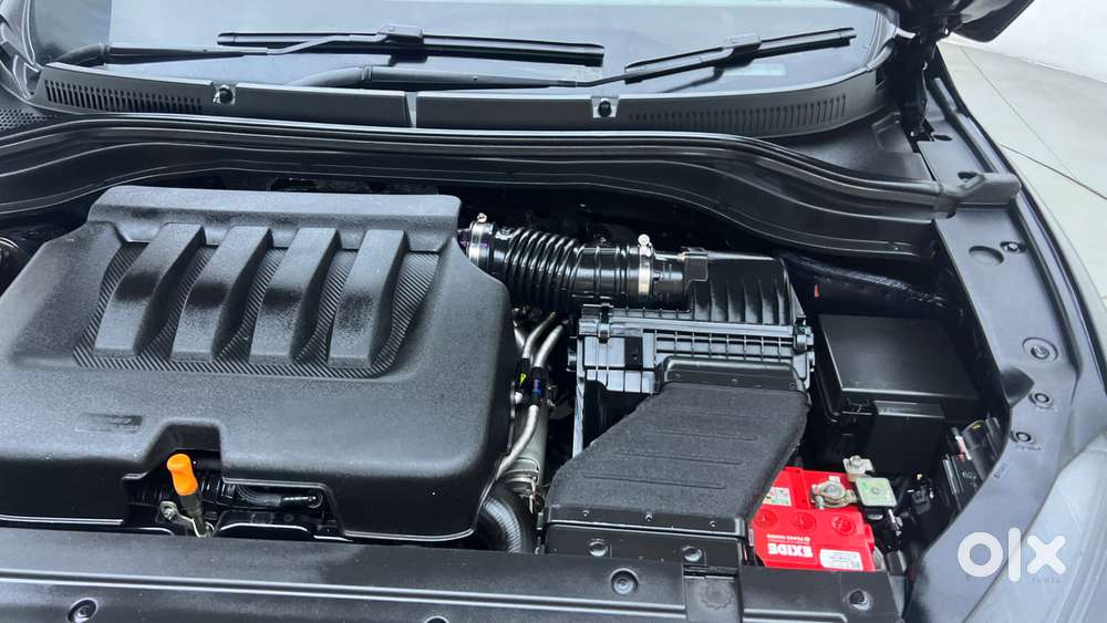 Mahindra Xuv700 2.0 Ax 7 Petrol Mt Str, 2023, Petrol