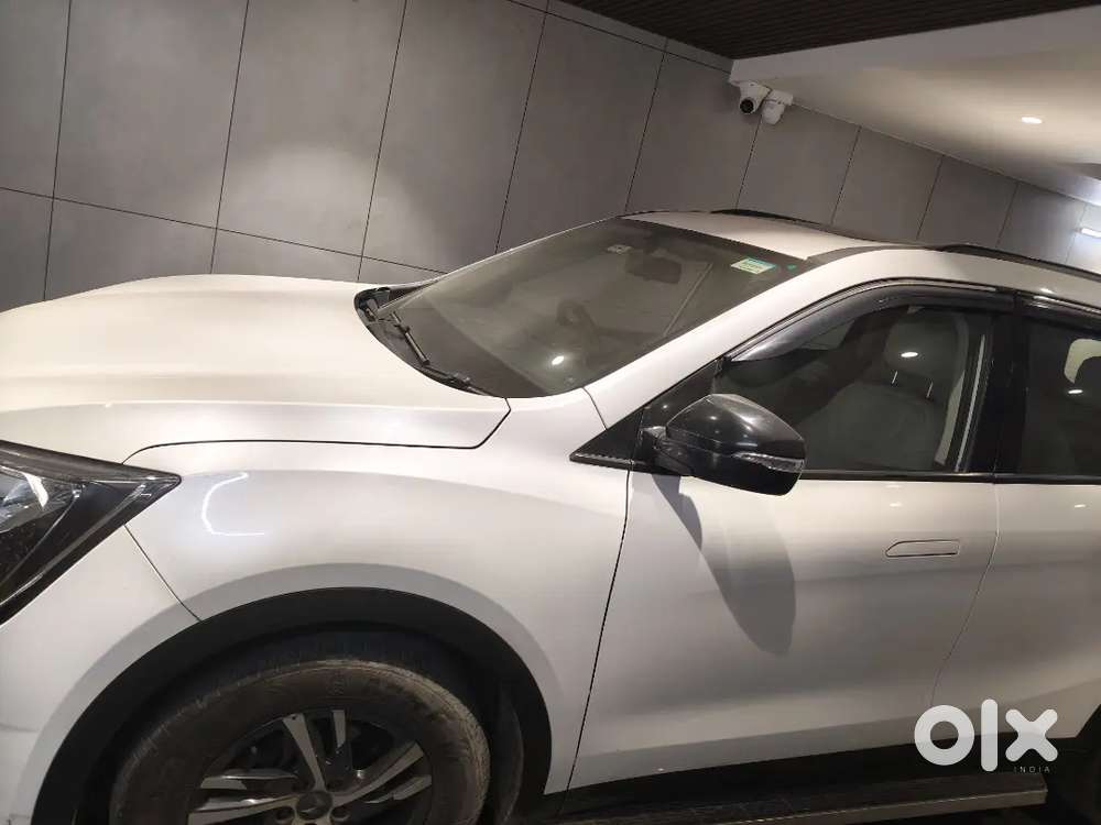 Mahindra Xuv700 Ax5 Model 2022 Diesel Automatic Driver 35000