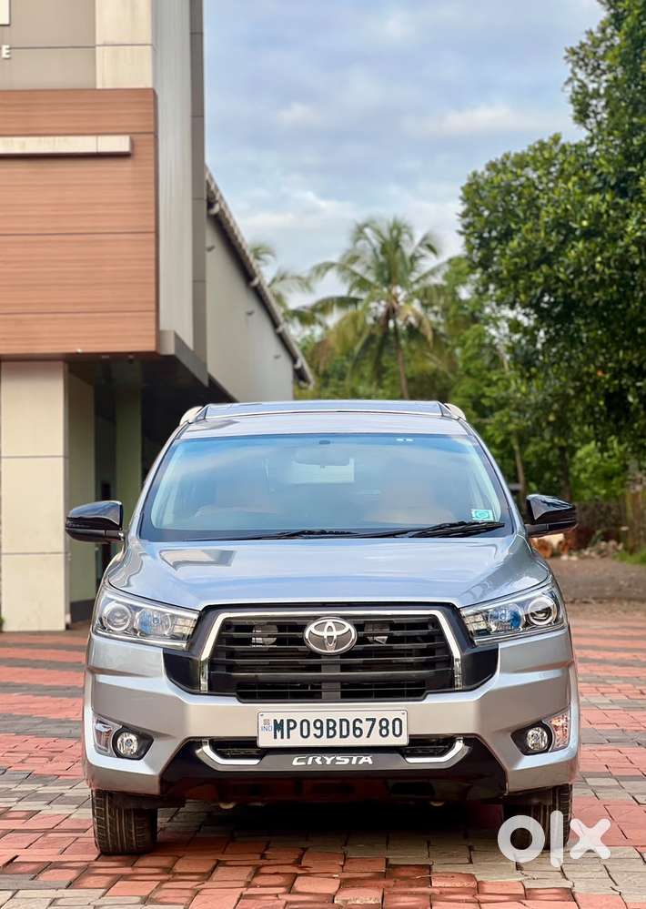Toyota Innova Crysta 2.4 V 8 Str, 2016, Diesel