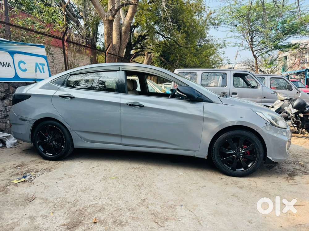 Hyundai Fluidic Verna 2011 Diesel Manual
