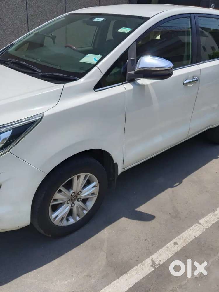 Toyota Innova Crysta - 2.4zx Mt