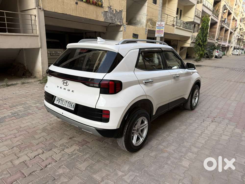 Hyundai Venue 1.2 S (o), 2024, Petrol