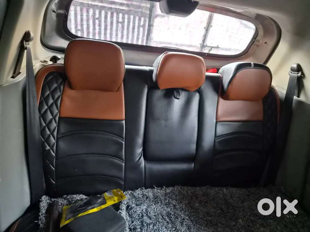 Mahindra Kuv 100