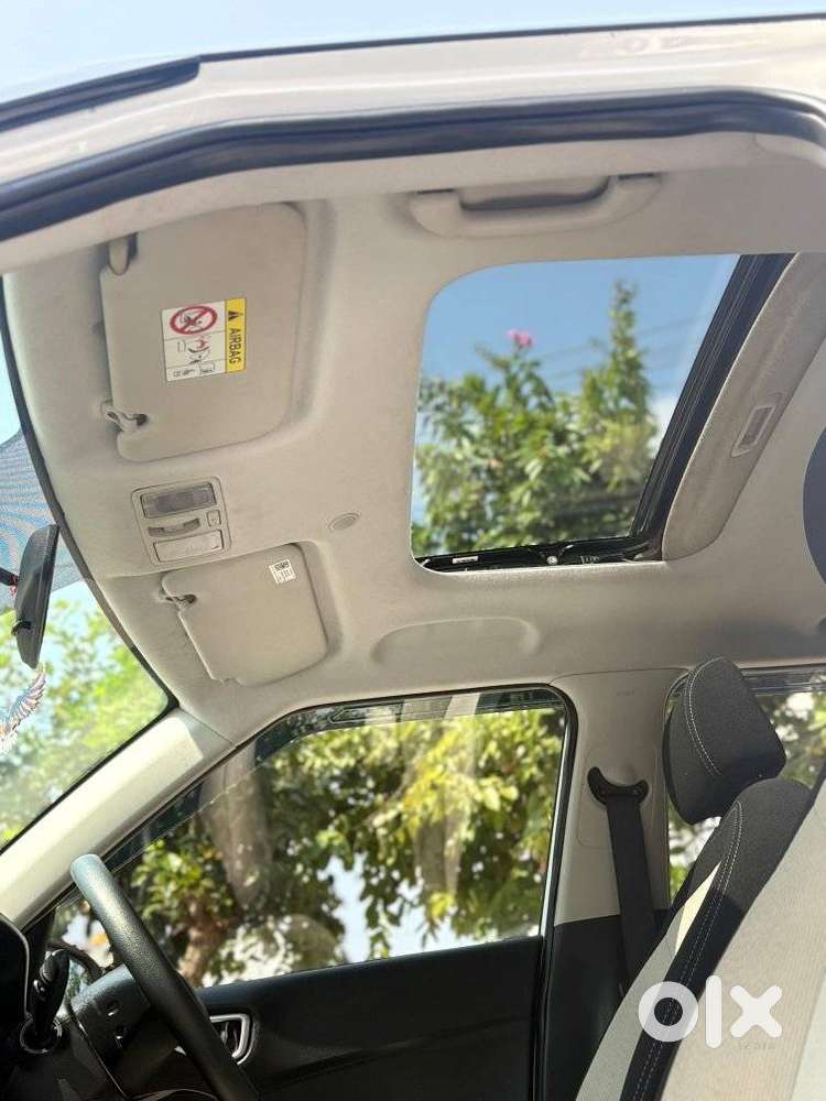 Hyundai Venue 1.2 S (o), 2024, Petrol